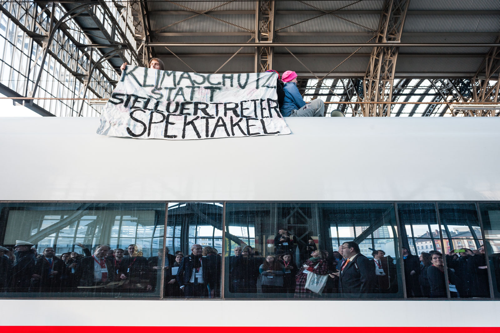 [DE] Hinter den Kulissen der Pariser UNCCC-Klimakonferenz im Jahr 2015 [EN] Behind the scenes of Paris UNCCC Climate Change Conference in 2015