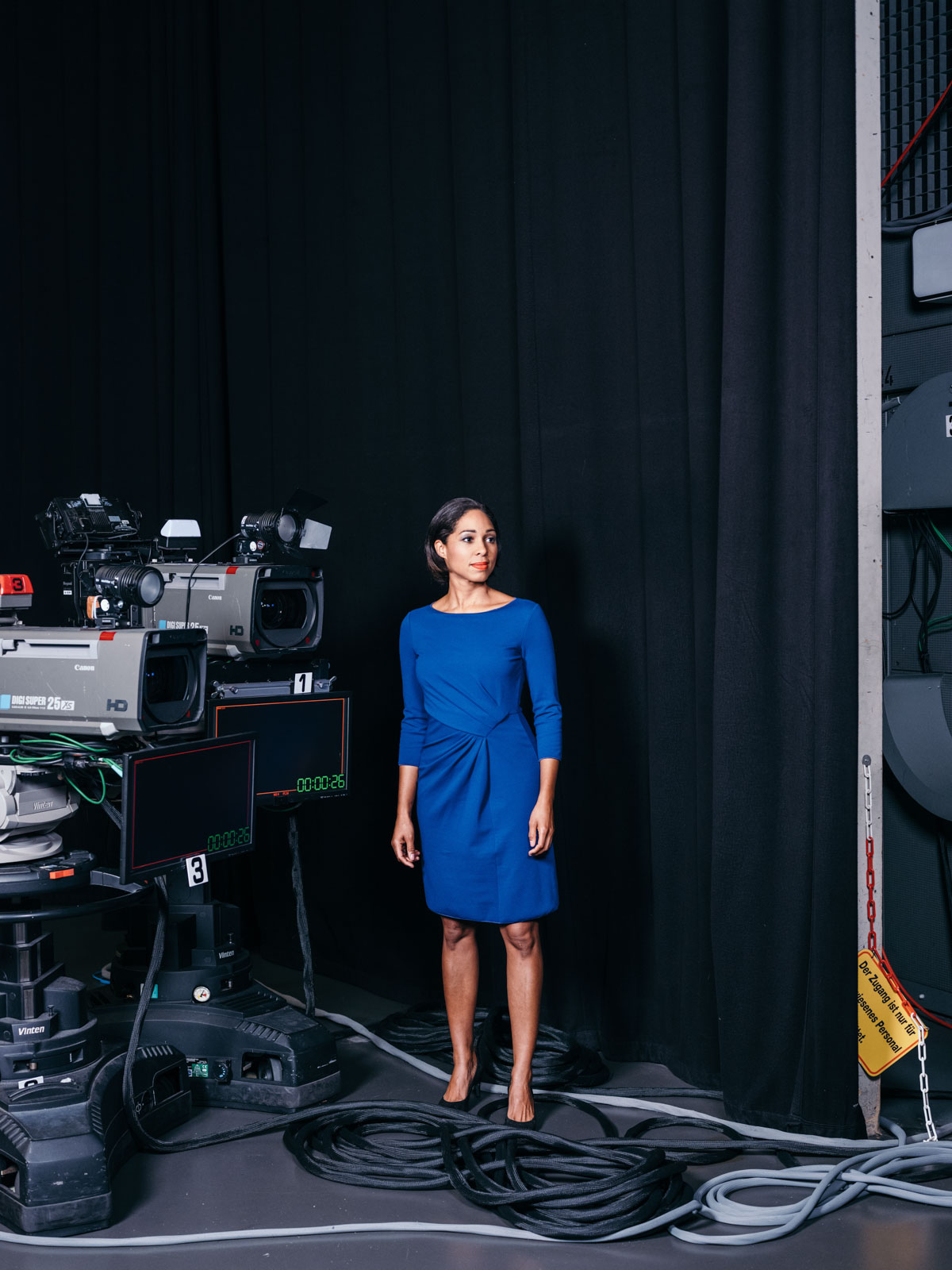 Die ZDF-Moderatorin und Journalistin Jana Parageis im Portrait in einem Studio des ZDF auf dem Sendergelände auf dem Mainzer Lerchenberg, 2021