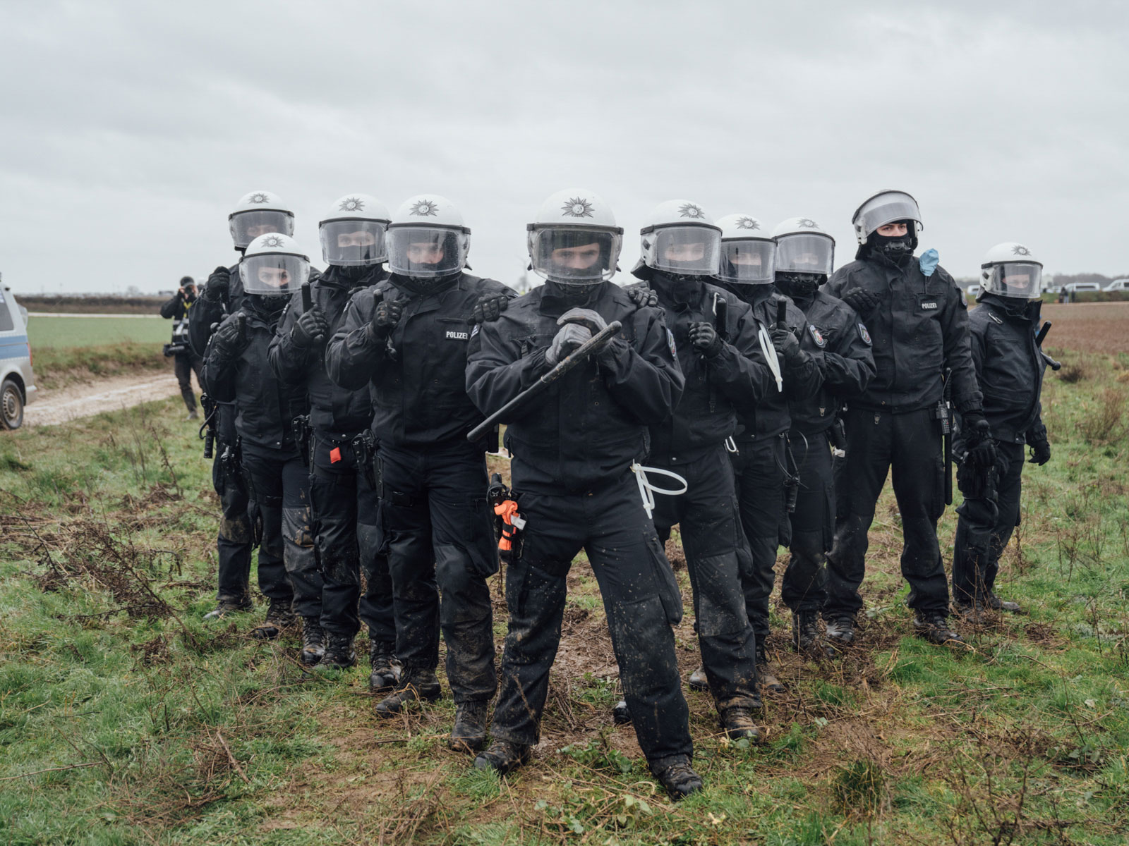 Eine Formation der Polizei, die an diesem Tag der Grossdemo die erneute Besetzung von Luetzerath durch massiven Gewalteinsatz verhindert, 14.01.2023 © Thomas Victor