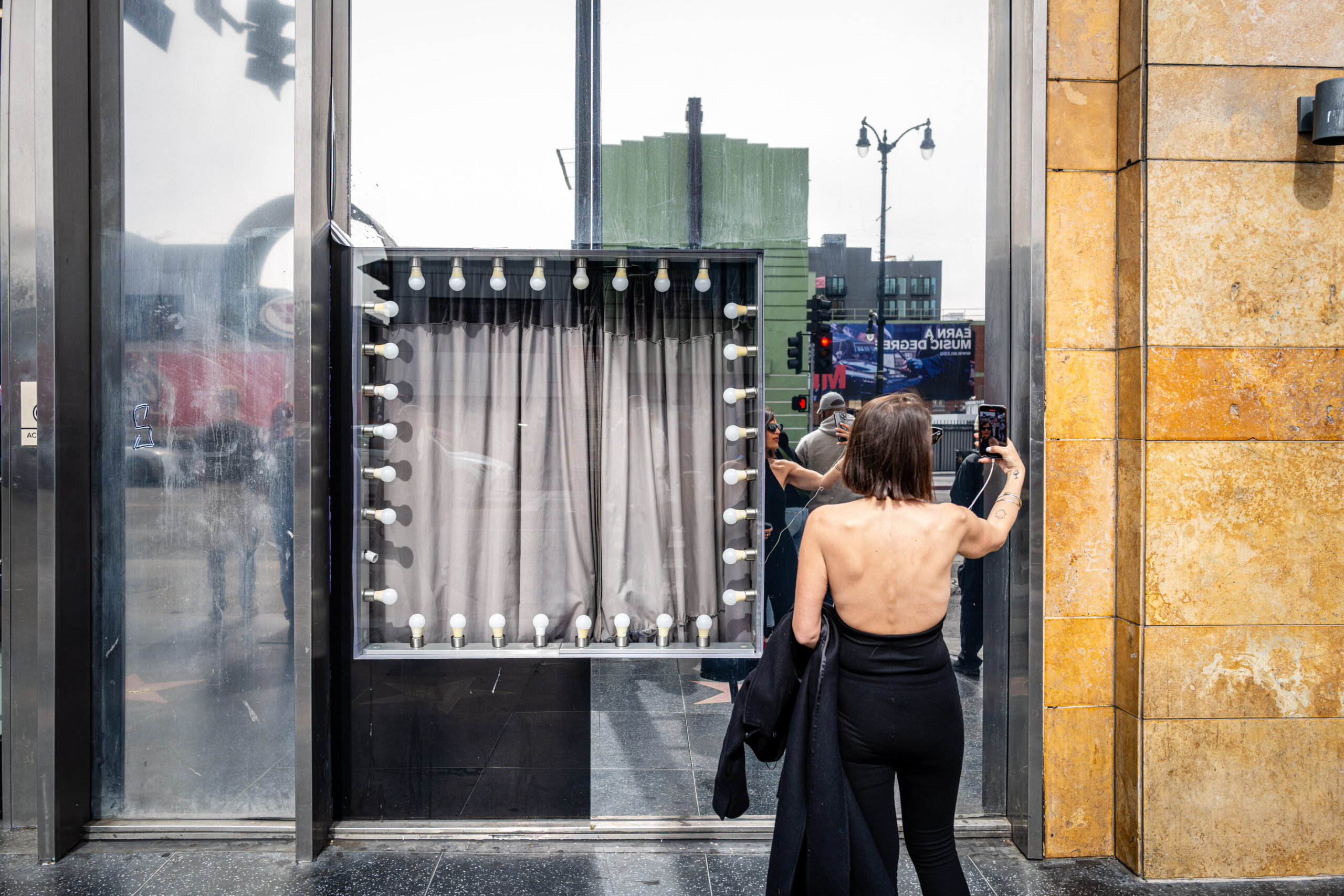 Selfie vor dem Museum of Illusions, Hollywood für die große Bühne